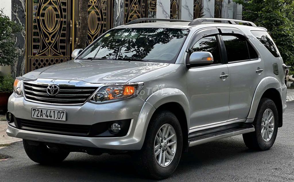 Toyota Fortuner 2012 - ảnh 1