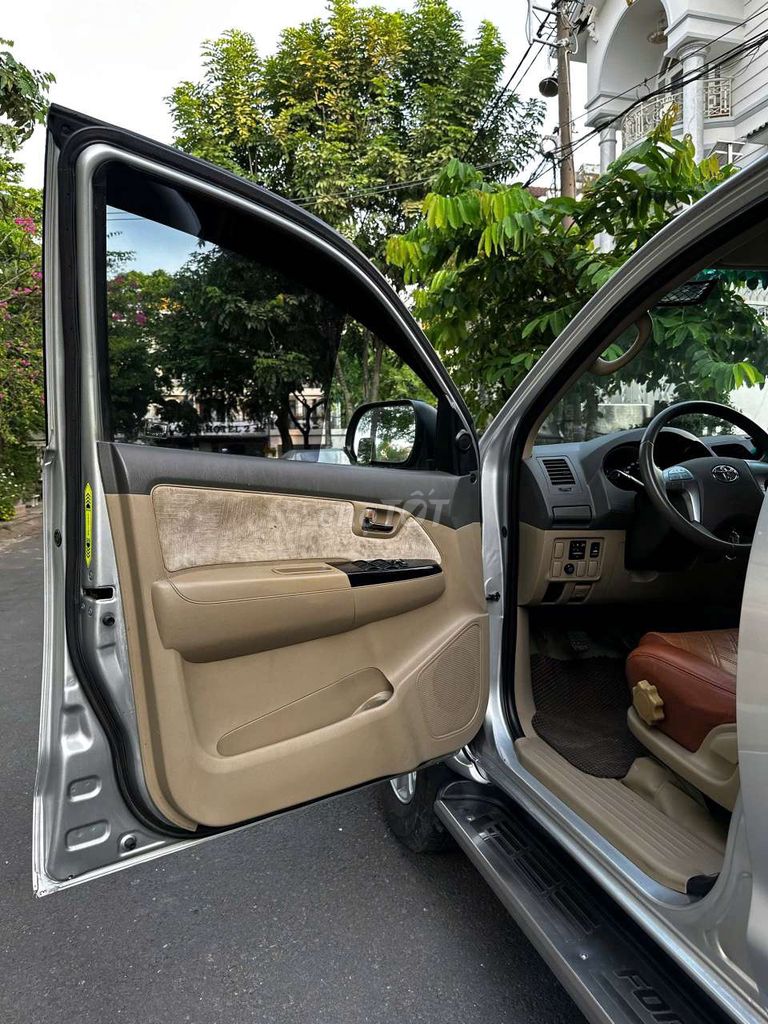 Toyota Fortuner 2012 - ảnh 4