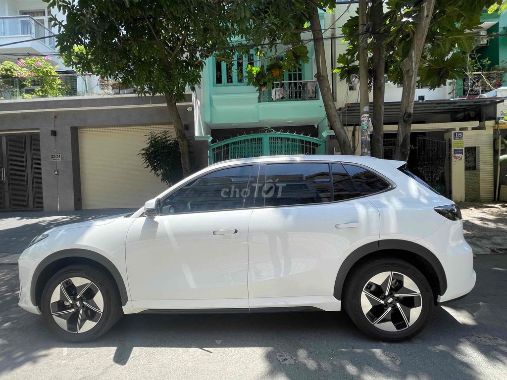 Geely 2025 - ảnh 1