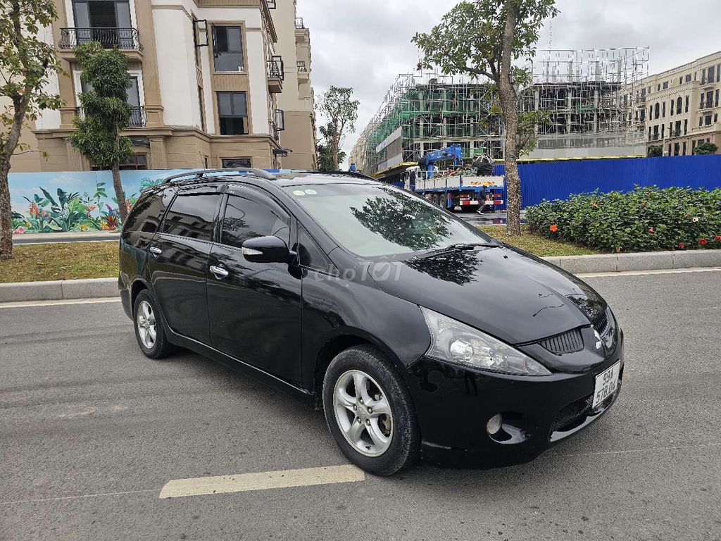 Mitsubishi Grandis 2006 - ảnh 2
