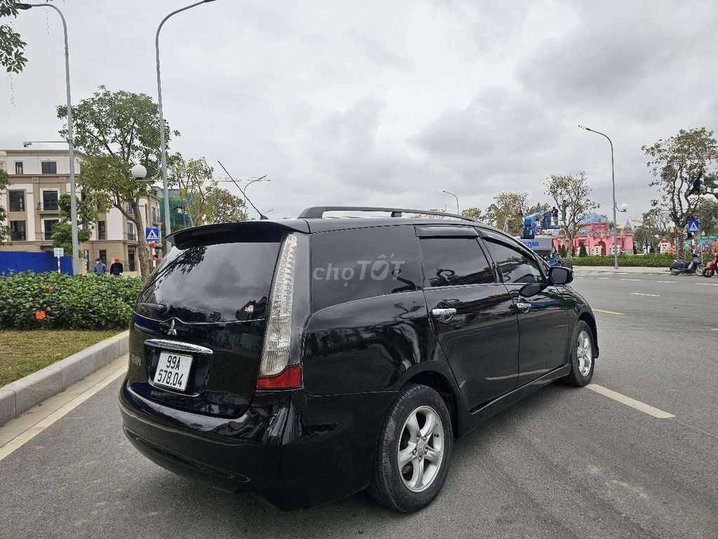 Mitsubishi Grandis 2006 - ảnh 4