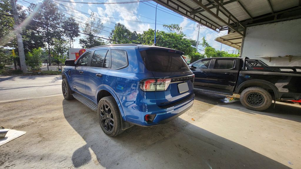 Ford Everest 2023 - ảnh 4