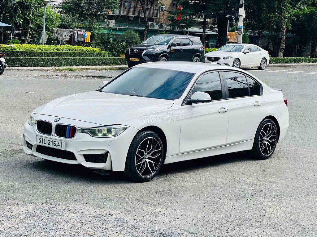 BMW 2012 - ảnh 1