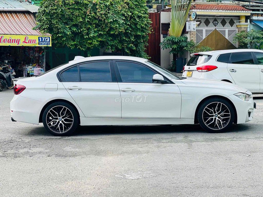 BMW 2012 - ảnh 3