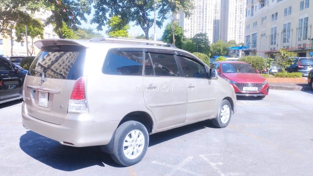 Toyota Innova 2010 - ảnh 2