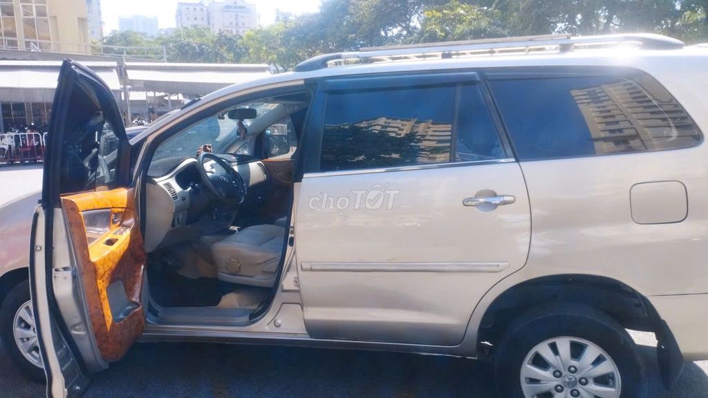 Toyota Innova 2010 - ảnh 3