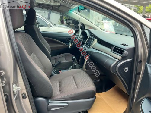 Toyota Innova E 2.0 MT 2022 - ảnh 4