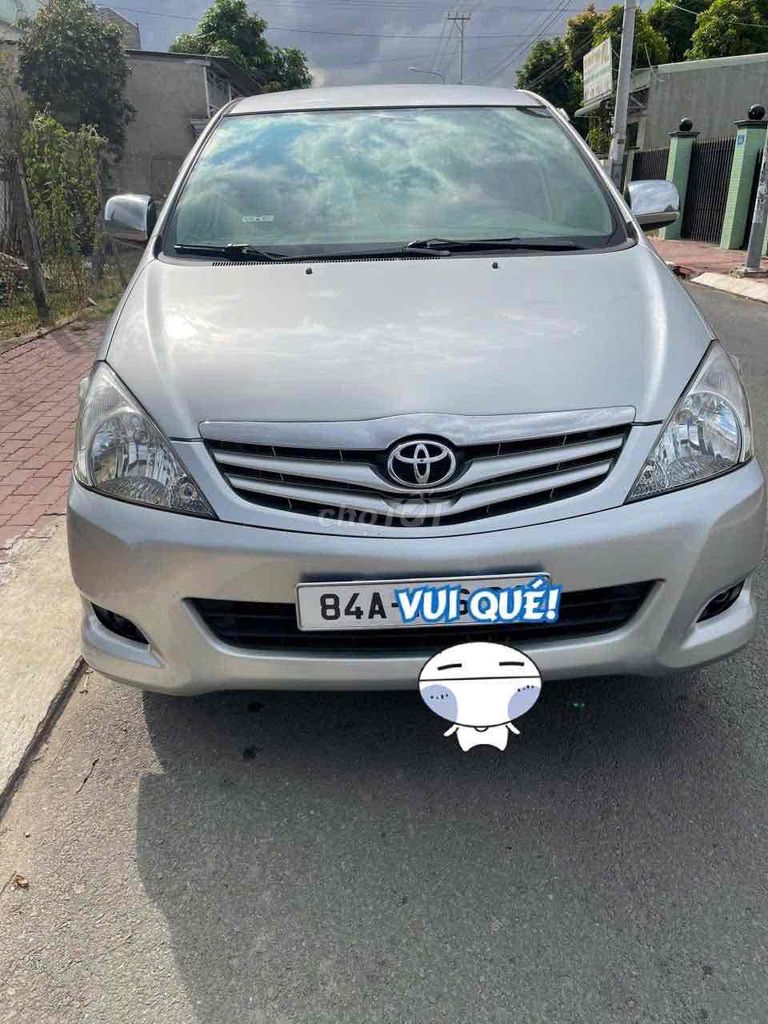 Toyota Innova - ảnh 1