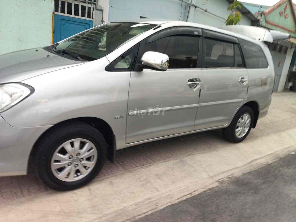 Toyota Innova - ảnh 4