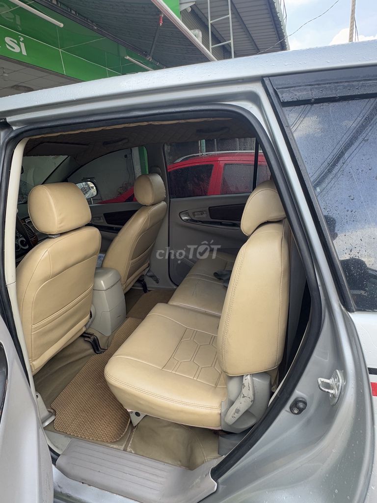 Toyota Innova - ảnh 1