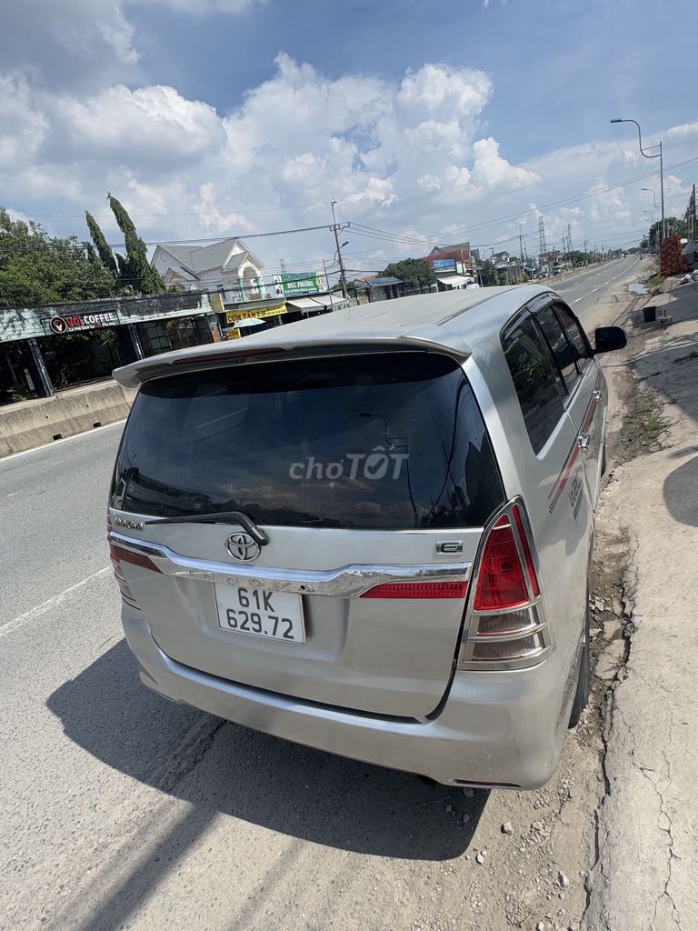 Toyota Innova - ảnh 4
