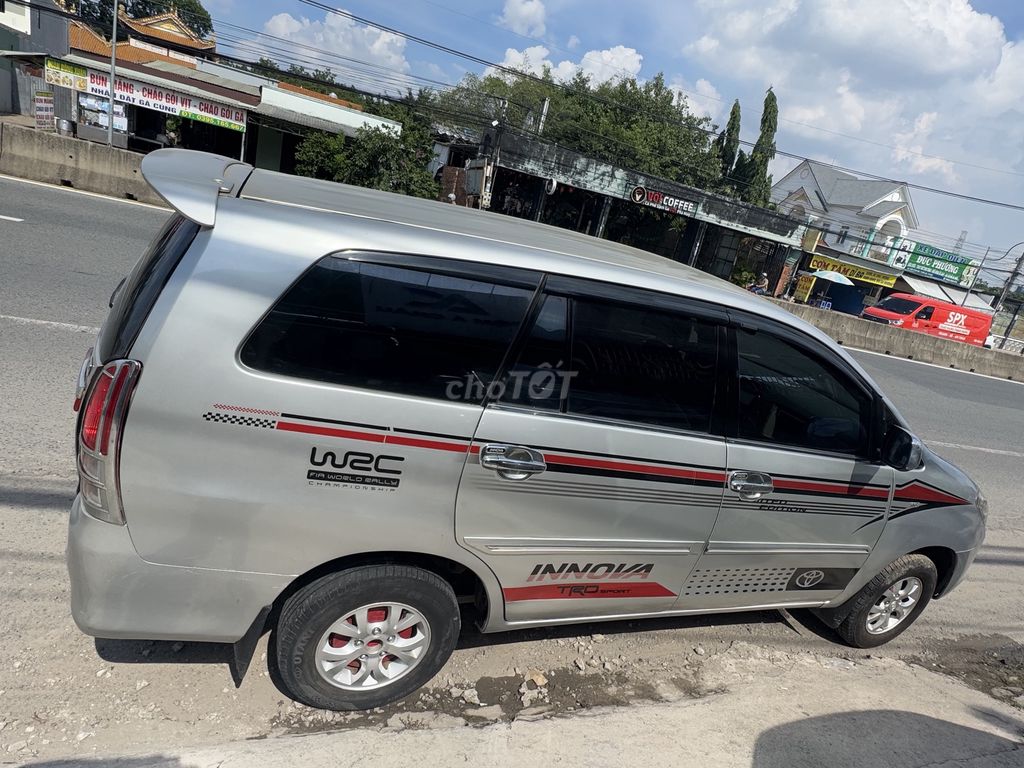 Toyota Innova - ảnh 5
