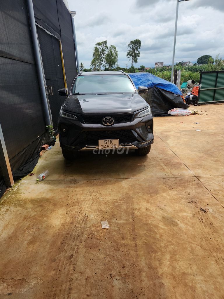 Toyota Fortuner - ảnh 1