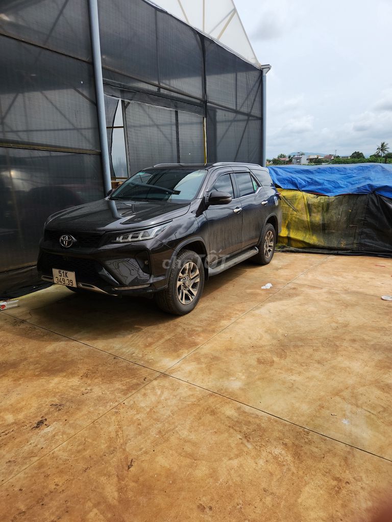 Toyota Fortuner - ảnh 2