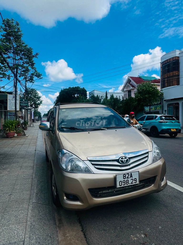 Toyota Innova 2009 - ảnh 4
