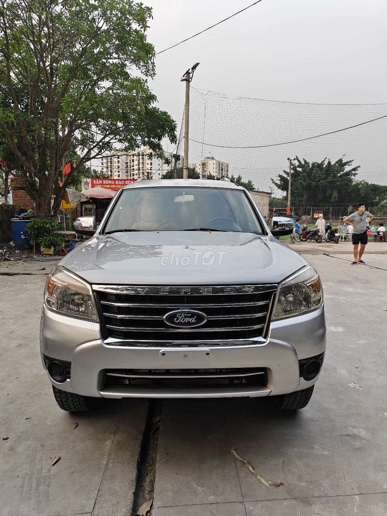 Ford Everest - ảnh 1