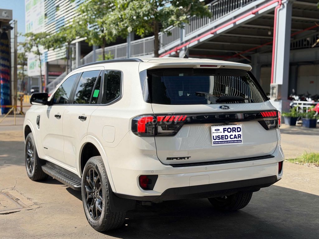 Ford Everest 2024 - ảnh 1