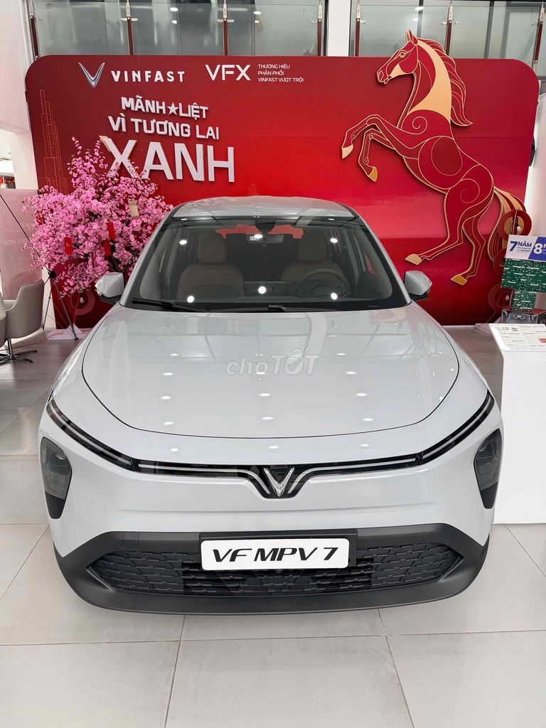 VinFast MPV 7 - ảnh 1