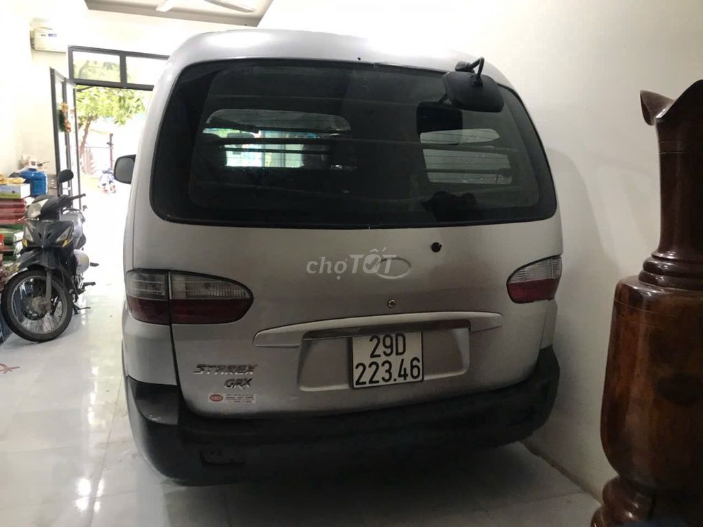 Hyundai Starex - ảnh 2