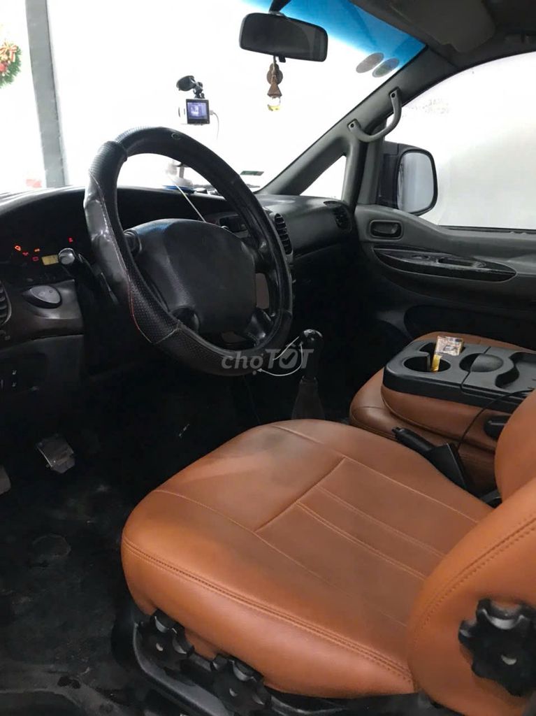 Hyundai Starex - ảnh 4