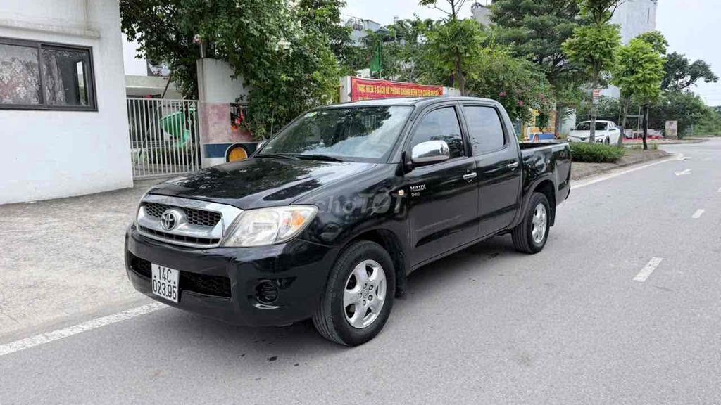 Toyota Hilux 2011 - ảnh 1