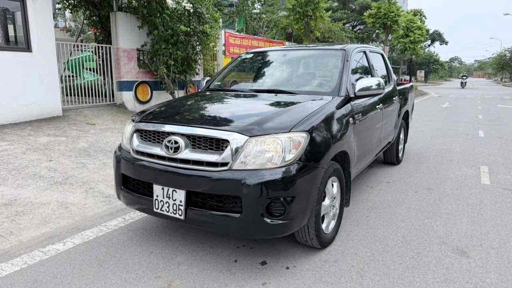 Toyota Hilux 2011 - ảnh 2
