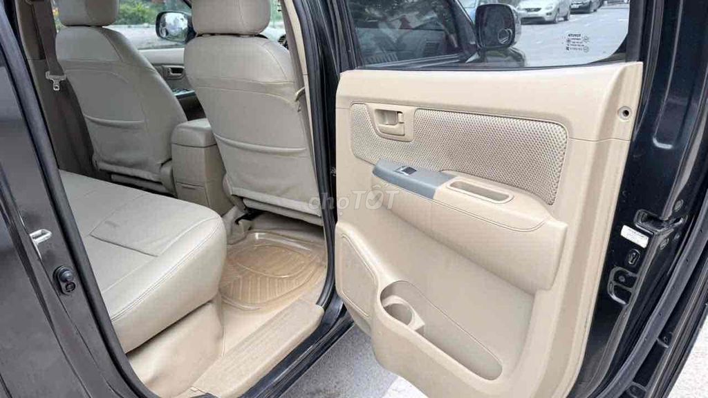 Toyota Hilux 2011 - ảnh 3