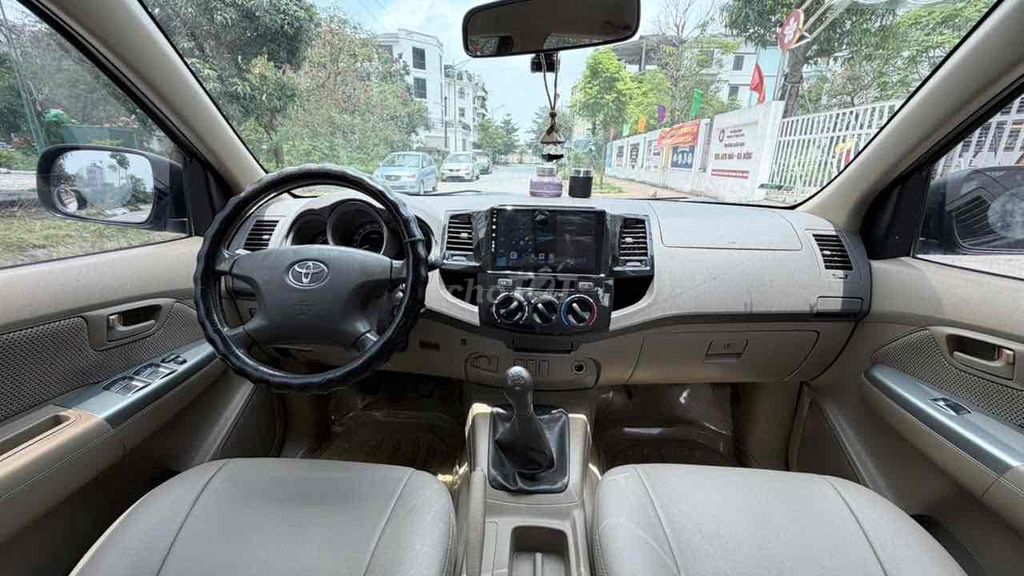 Toyota Hilux 2011 - ảnh 4
