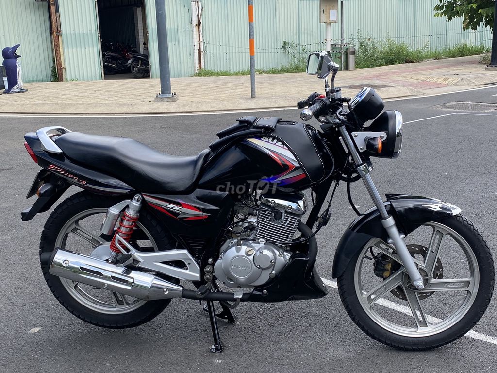 Suzuki EN 2013 - ảnh 1