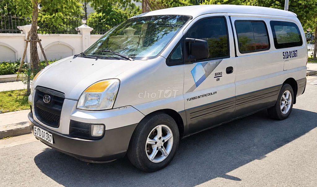 Hyundai Starex - ảnh 2