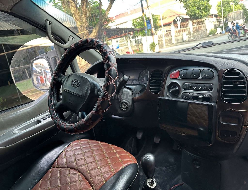 Hyundai Starex - ảnh 4