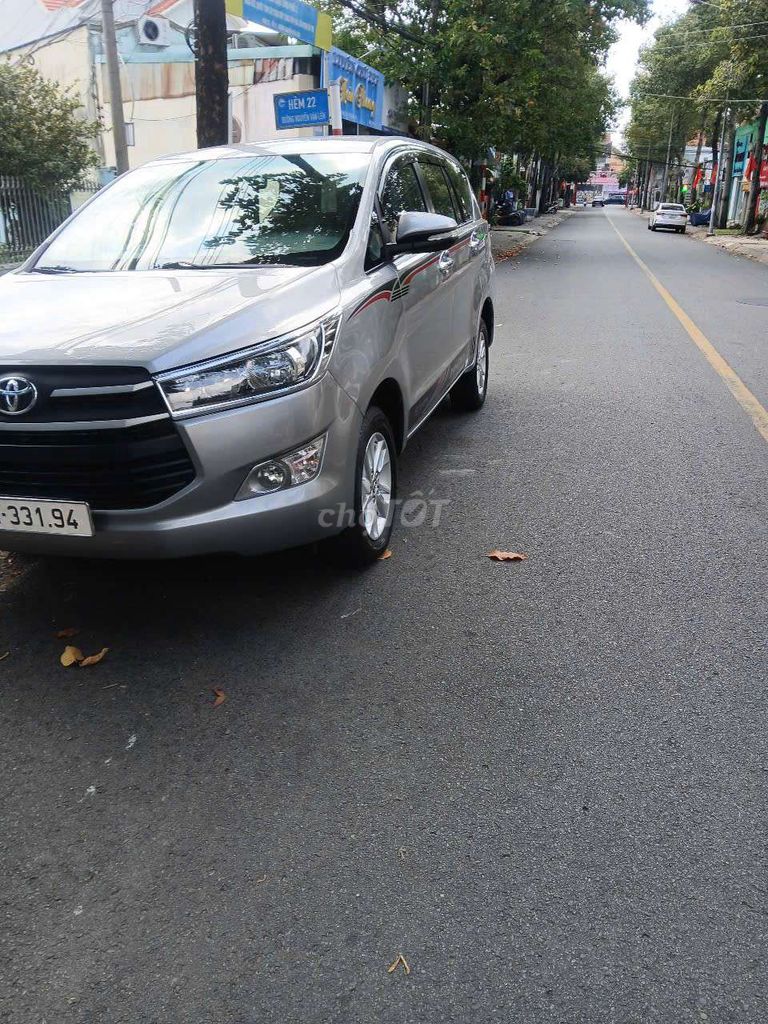 Toyota Innova - ảnh 1