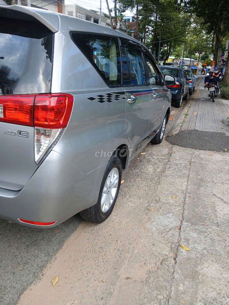 Toyota Innova - ảnh 3
