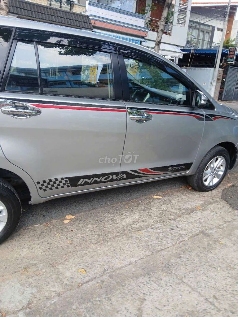 Toyota Innova - ảnh 4