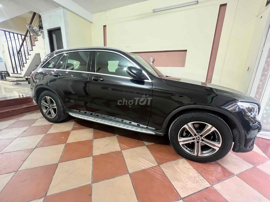Mercedes-Benz GLC 2018 - ảnh 3