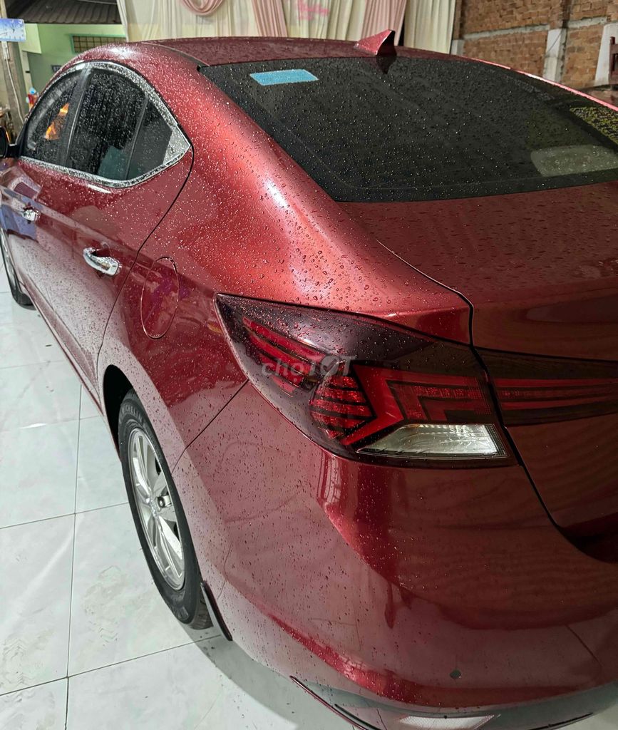 Hyundai Elantra - ảnh 1