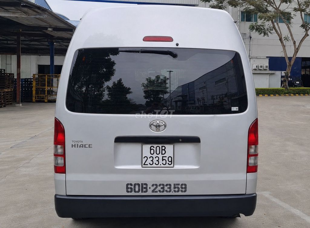 Toyota Hiace 2016 - ảnh 2