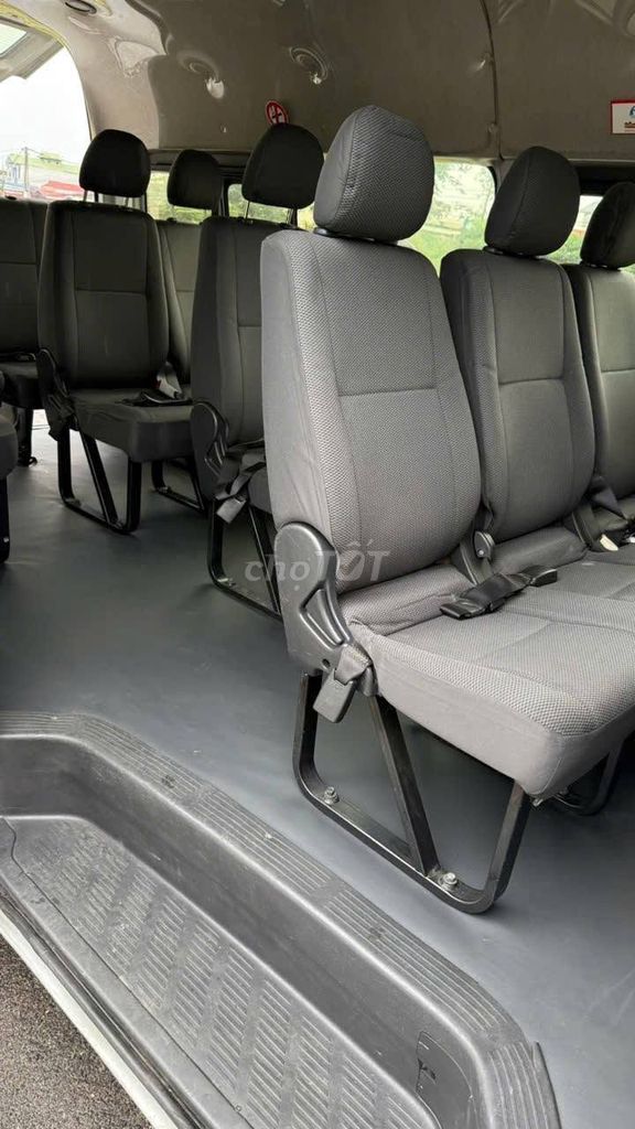 Toyota Hiace 2016 - ảnh 5