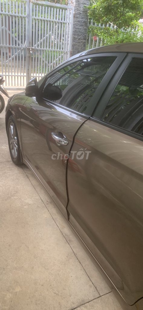 Hyundai Elantra - ảnh 5