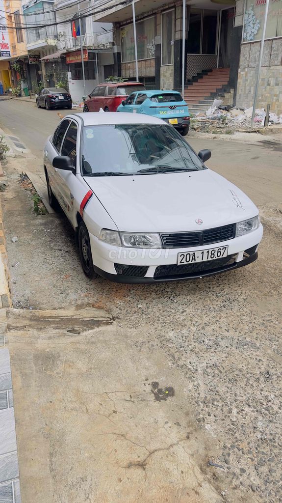 Mitsubishi Lancer 2000 - ảnh 3