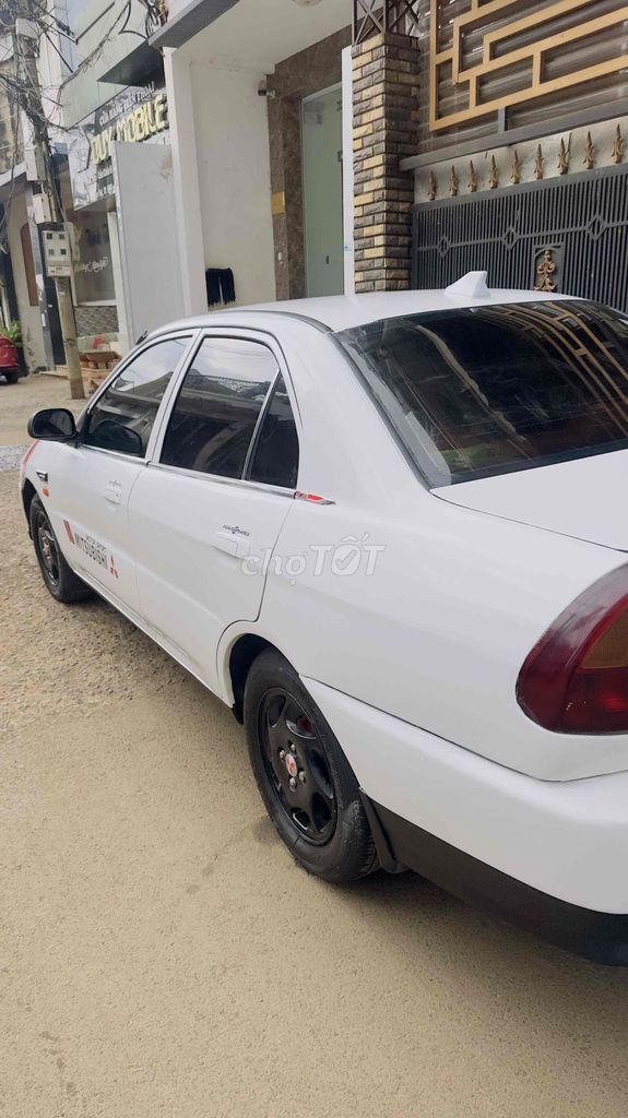 Mitsubishi Lancer 2000 - ảnh 4