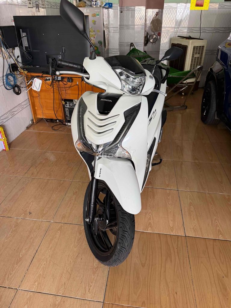 Honda SH 2018 - ảnh 1