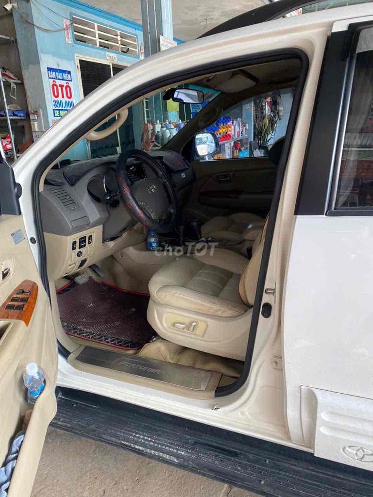 Toyota Fortuner 2012 - ảnh 2