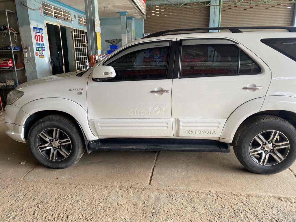 Toyota Fortuner 2012 - ảnh 3