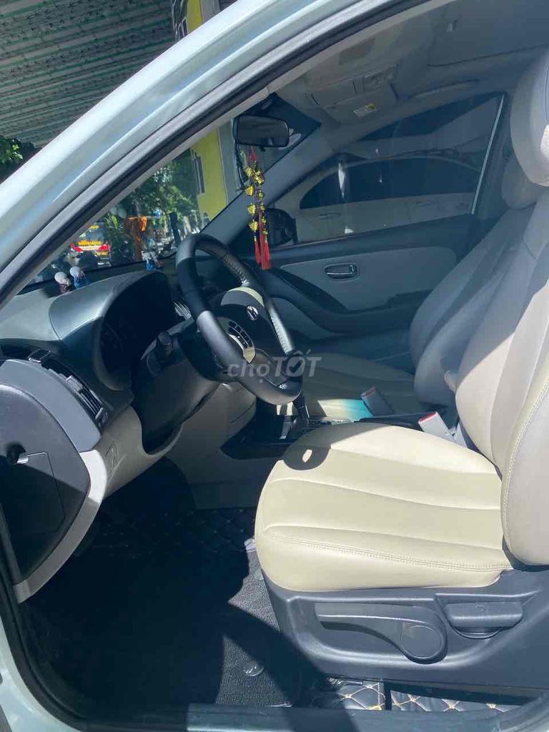 Hyundai Avante - ảnh 1