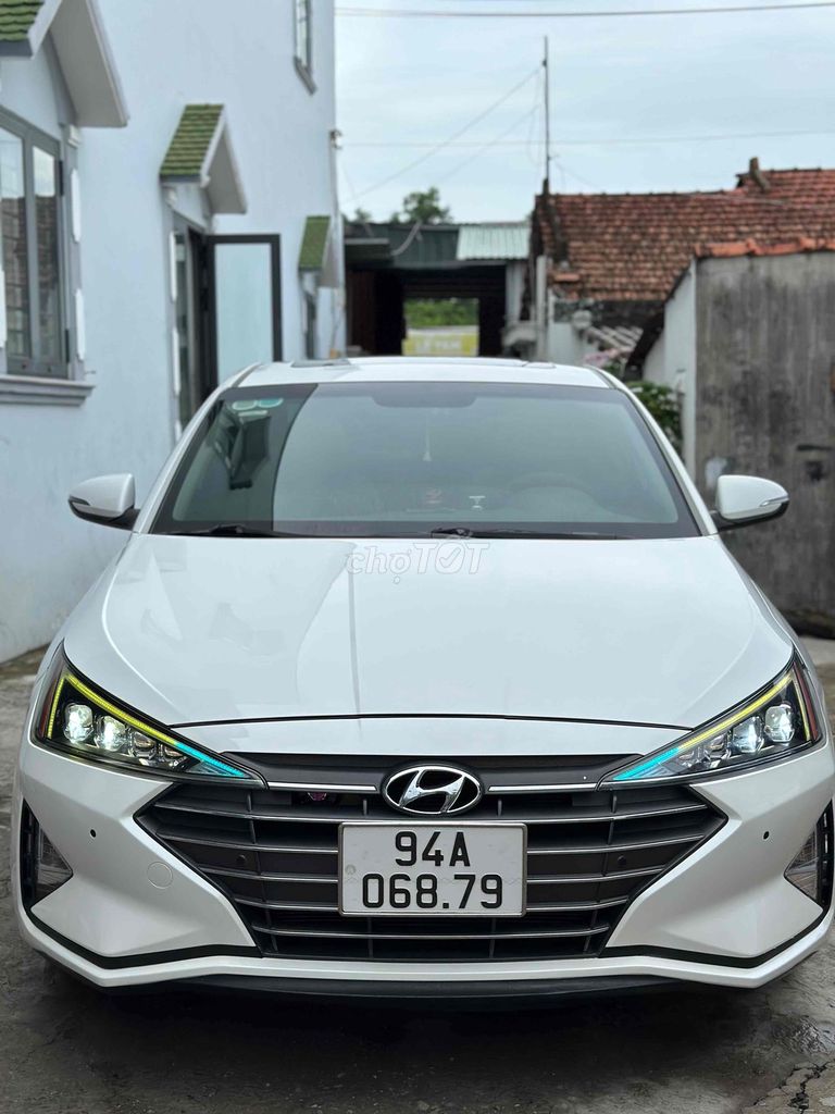 Hyundai Elantra - ảnh 1