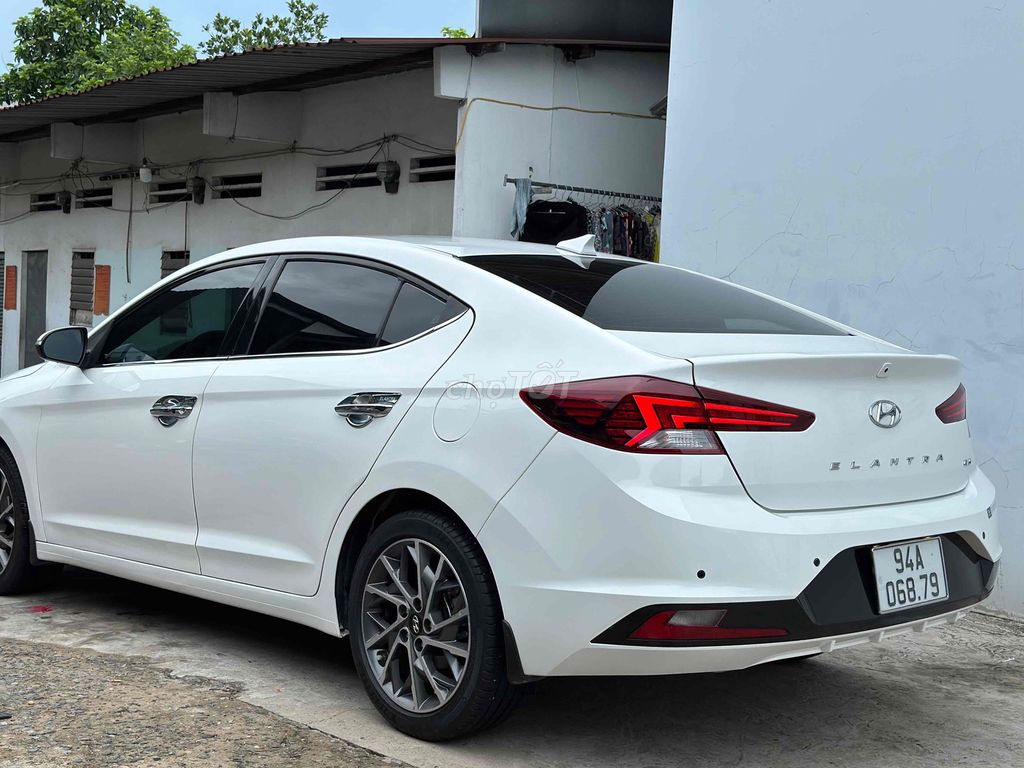 Hyundai Elantra - ảnh 3