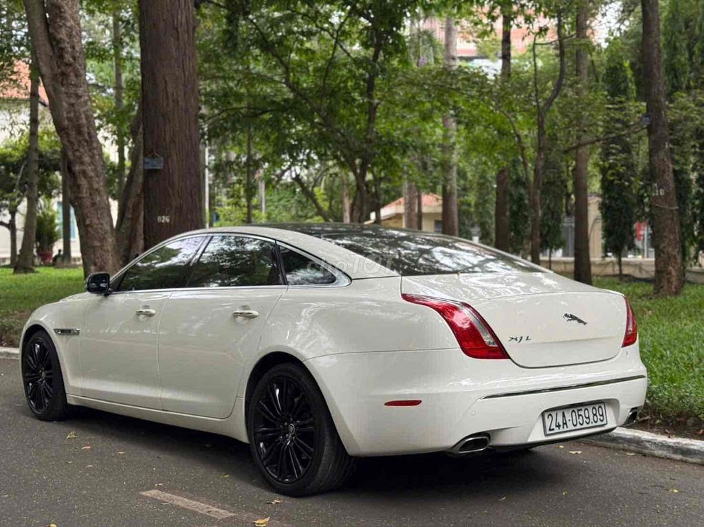 Jaguar 2011 - ảnh 4