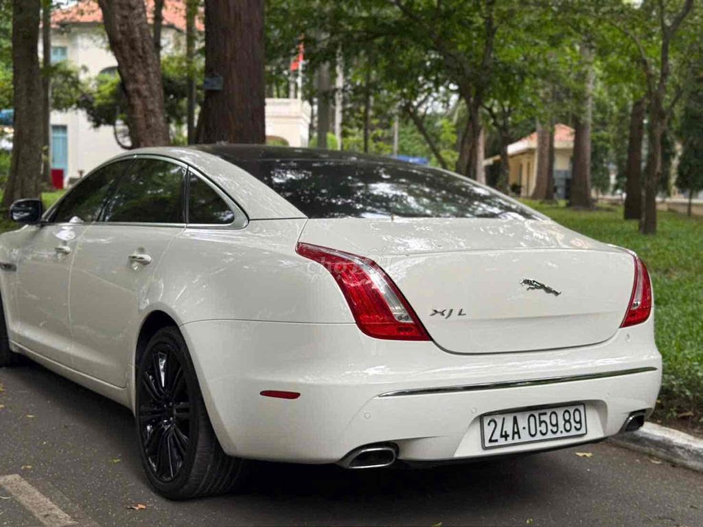 Jaguar 2011 - ảnh 5
