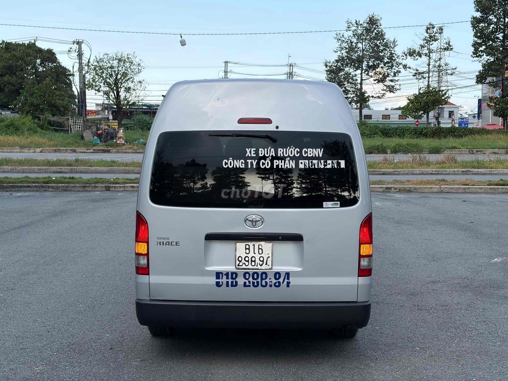 Toyota Hiace 2017 - ảnh 4